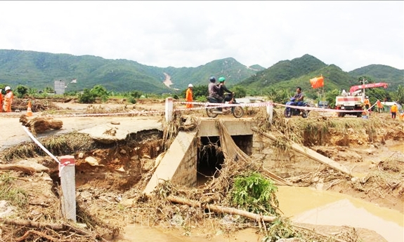 Vụ vỡ hồ chứa trên núi tại Lâm Đồng: Yêu cầu doanh nghiệp dừng trữ nước